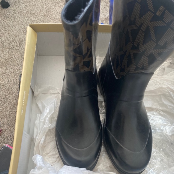 Michael Kors Rainboots - Picture 2 of 3